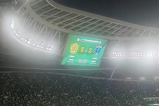 热刺女足队史首次击败阿森纳，赛后热刺球迷高歌庆祝胜利！